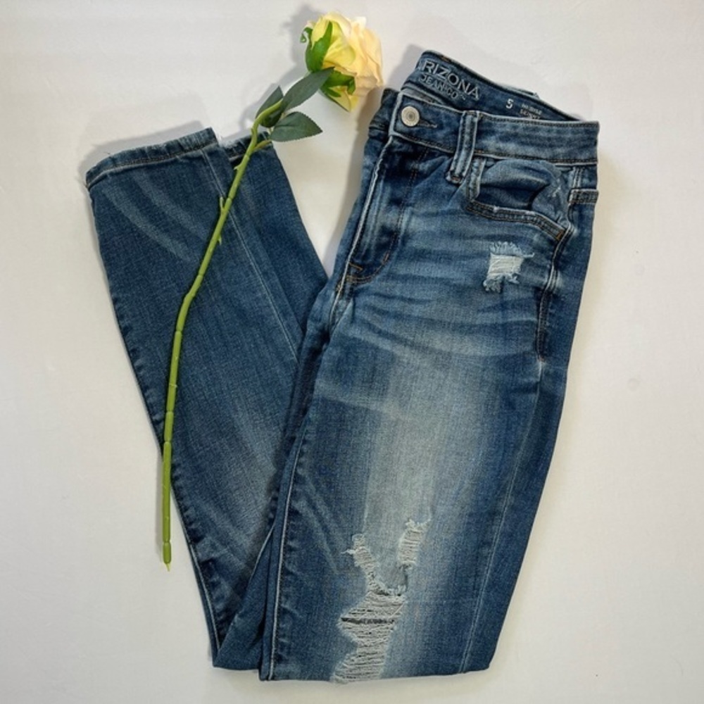 ARIZONA JEAN CO Juniors Hi-Rise Distressed Skinny Jeans, Great Condition, Size 5